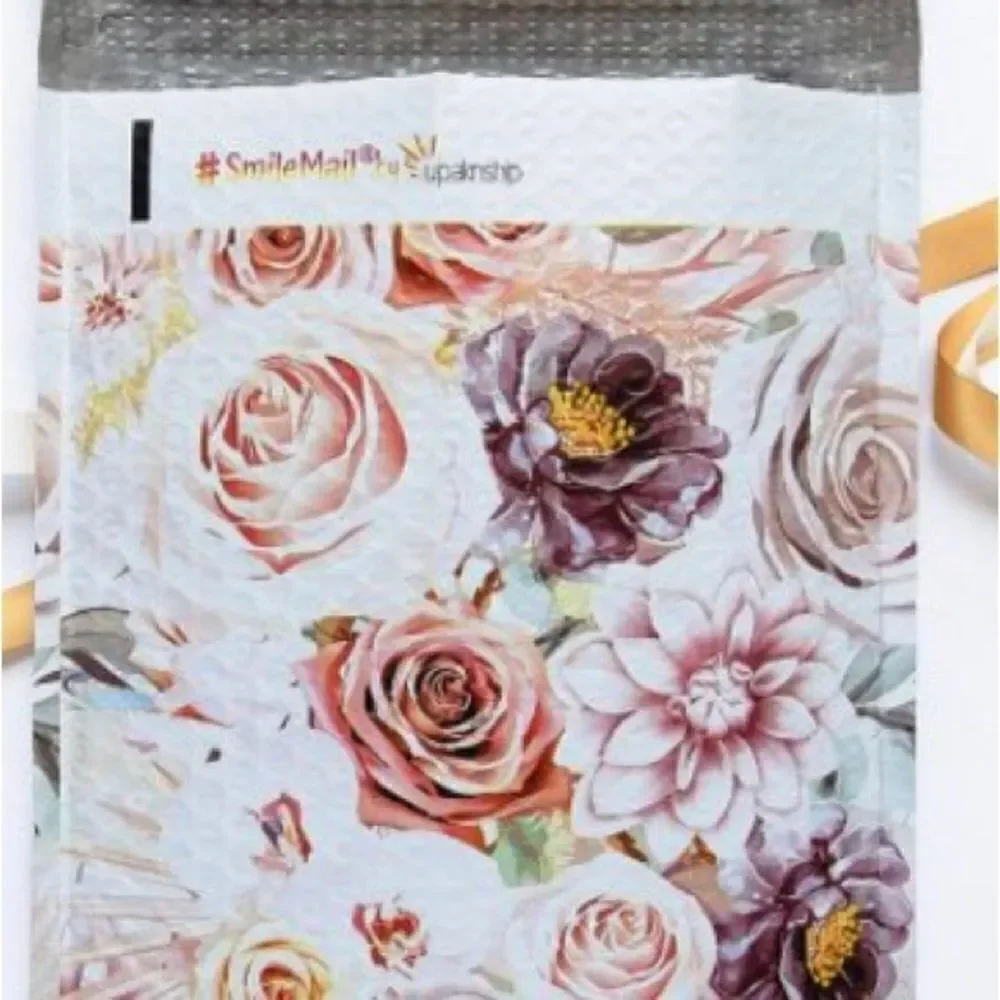 Poly mailers Bubble mailers mixed sizes 35 items plus 35 stickers